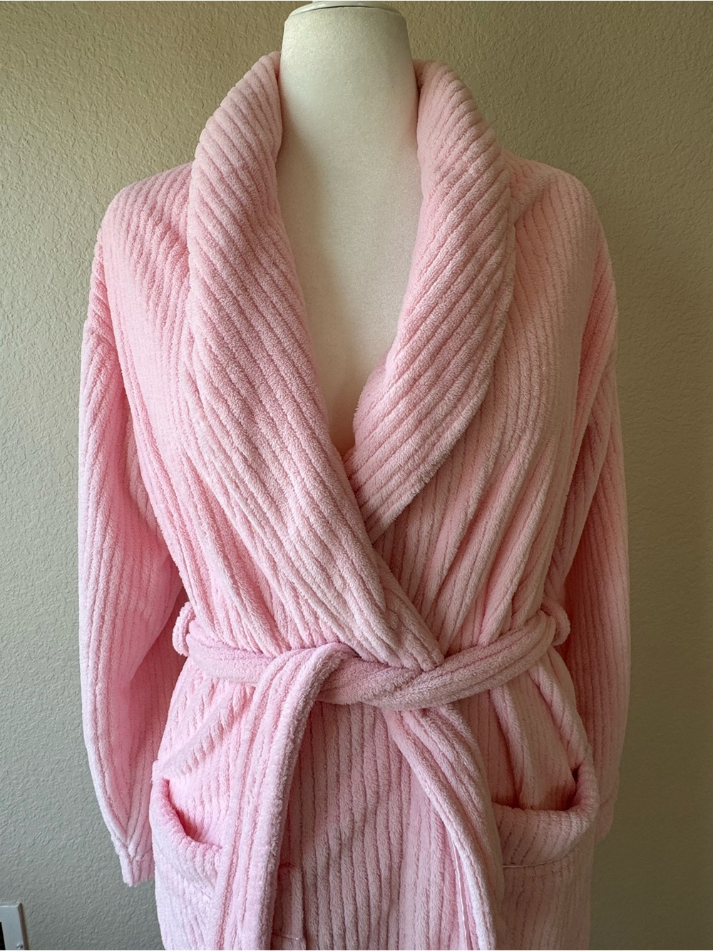 Kim Rogers Ribbed Shawl-Collar Robe in Light Pink